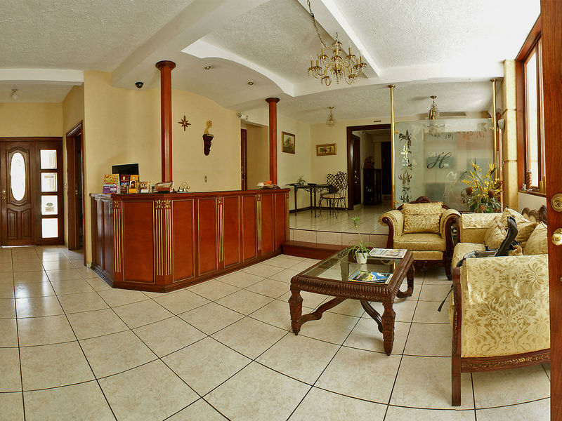 Hostal__Cafe_Cultural_La_Casa_de_Mamapan_-_2